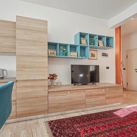 Juliet's Terrace On The River