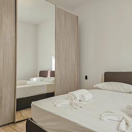 Juliet's Terrace On The River *