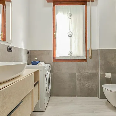 Juliet's Terrace On The River Daire